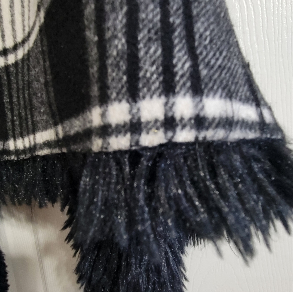 Cozy Plaid Vest - Picture 3 of 3